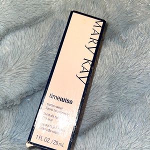 NIB!! Mary Kay Matte Wear Foundation in Ivory 1